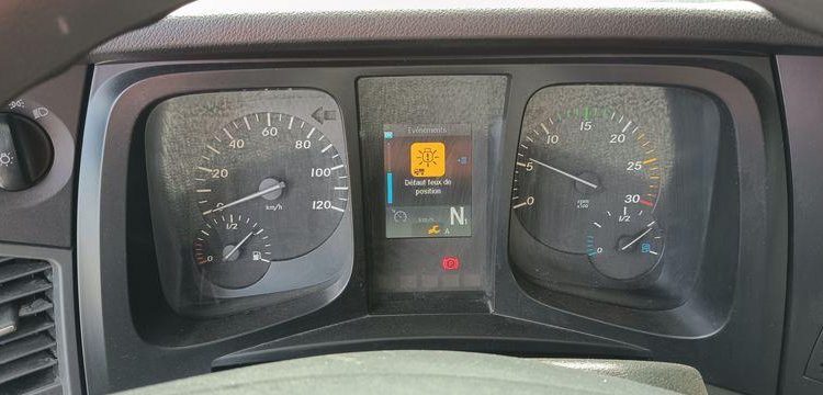 MERCEDES ANTOS 1830 NL 46 23 COURTE 320 4X2 – PTAC 19 TONNES – DIESEL – 339697 KMS ROUGE DR-520-KM