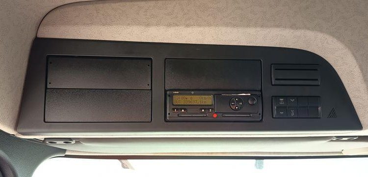 MERCEDES ANTOS 1830 NL 46 23 COURTE 320 4X2 – PTAC 19 TONNES – DIESEL – 339697 KMS ROUGE DR-520-KM