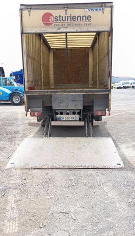 MERCEDES ANTOS 1830 NL 46 23 COURTE 320 4X2 – PTAC 19 TONNES – DIESEL – 339697 KMS ROUGE DR-520-KM