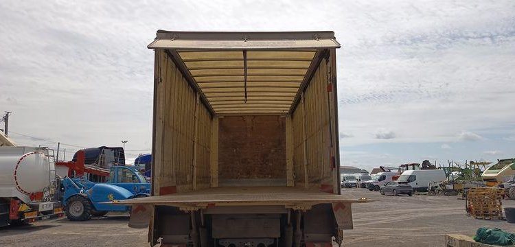 MERCEDES ANTOS 1830 NL 46 23 COURTE 320 4X2 – PTAC 19 TONNES – DIESEL – 339697 KMS ROUGE DR-520-KM