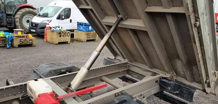 IVECO CAMION BENNE DOUBLE CABINE  DX-329-AA