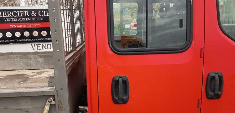 IVECO CAMION BENNE DOUBLE CABINE  DX-329-AA