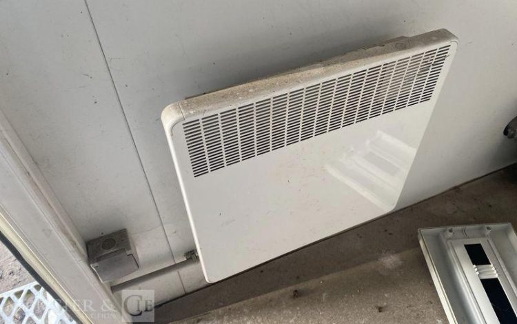 CNSE ABRIS CHANTIER SUR REMORQUE 9M2 ISOLE + WC  DZ-015-BH