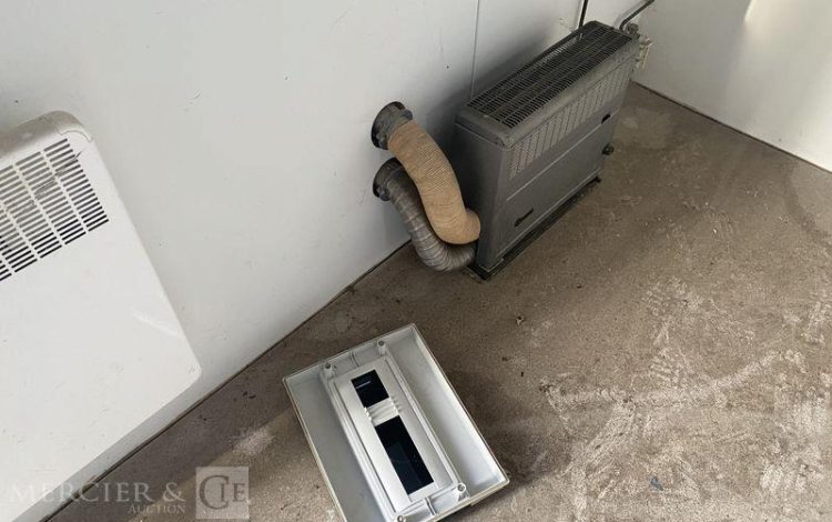 CNSE ABRIS CHANTIER SUR REMORQUE 9M2 ISOLE + WC  DZ-015-BH