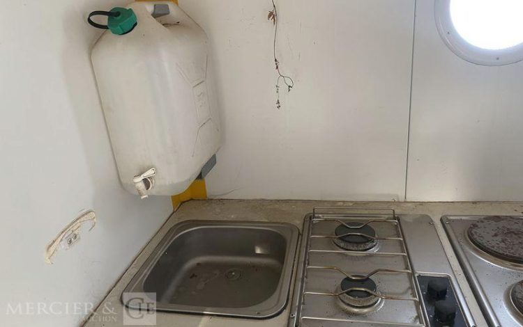 CNSE ABRIS CHANTIER SUR REMORQUE 9M2 ISOLE + WC  DZ-015-BH