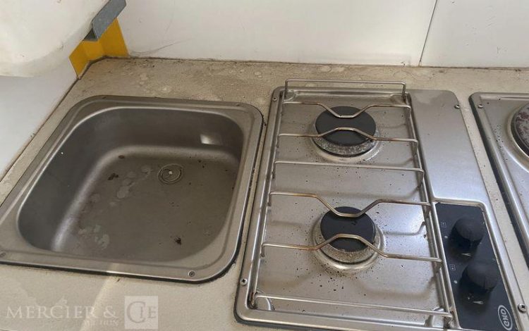 CNSE ABRIS CHANTIER SUR REMORQUE 9M2 ISOLE + WC  DZ-015-BH