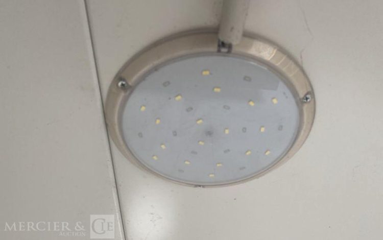 CNSE ABRIS CHANTIER SUR REMORQUE 9M2 ISOLE + WC  DZ-015-BH