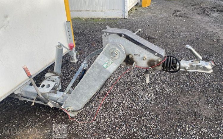 CNSE ABRIS CHANTIER SUR REMORQUE 9M2 ISOLE + WC  DZ-015-BH