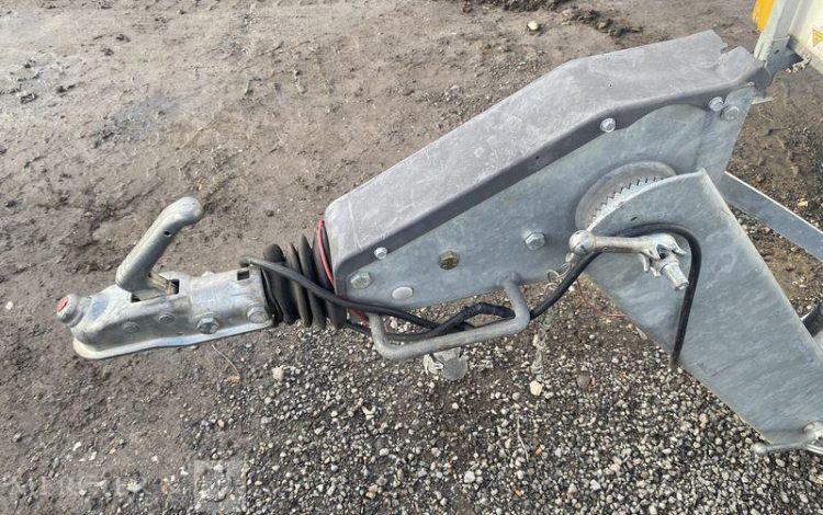 CNSE ABRIS CHANTIER SUR REMORQUE 9M2 ISOLE + WC  DZ-015-BH