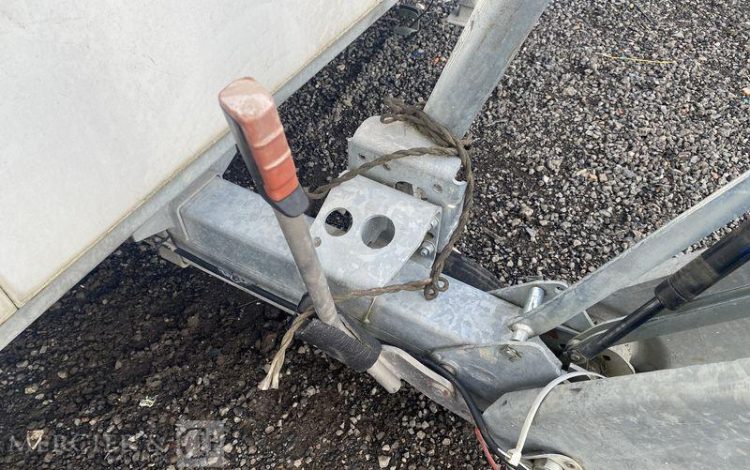 CNSE ABRIS CHANTIER SUR REMORQUE 9M2 ISOLE + WC  DZ-015-BH