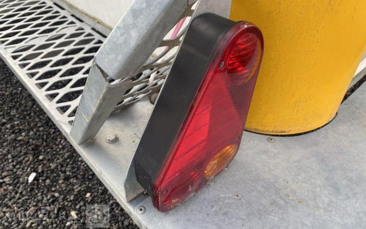 CNSE ABRIS CHANTIER SUR REMORQUE 9M2 ISOLE + WC  DZ-015-BH