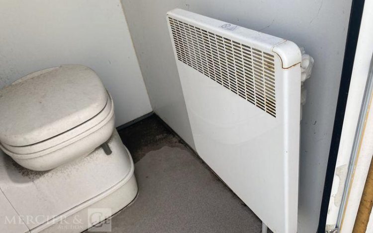 CNSE ABRIS CHANTIER SUR REMORQUE 9M2 ISOLE + WC  DZ-015-BH