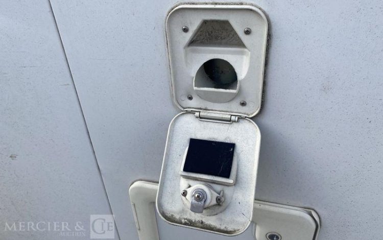 CNSE ABRIS CHANTIER SUR REMORQUE 9M2 ISOLE + WC  DZ-015-BH