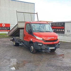 IVECO DAILY 35C13  BENNE AVEC COFFRE ACIER DIESEL – 179751 KMS – ANNEE 2016 ROUGE EG-549-AG