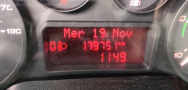 IVECO DAILY 35C13  BENNE AVEC COFFRE ACIER DIESEL – 179751 KMS – ANNEE 2016 ROUGE EG-549-AG