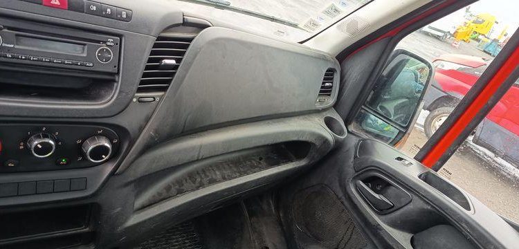 IVECO DAILY 35C13  BENNE AVEC COFFRE ACIER DIESEL – 179751 KMS – ANNEE 2016 ROUGE EG-549-AG