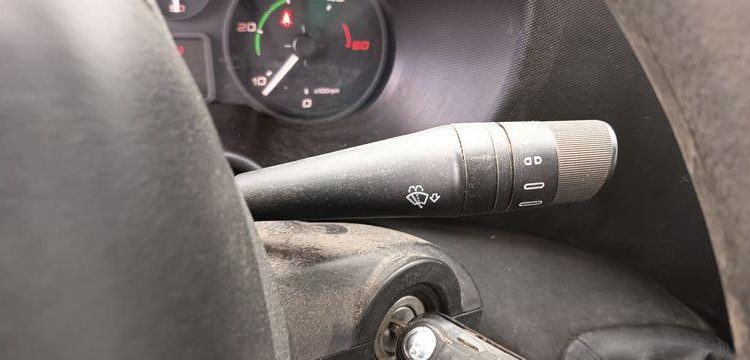 IVECO DAILY 35C13  BENNE AVEC COFFRE ACIER DIESEL – 179751 KMS – ANNEE 2016 ROUGE EG-549-AG