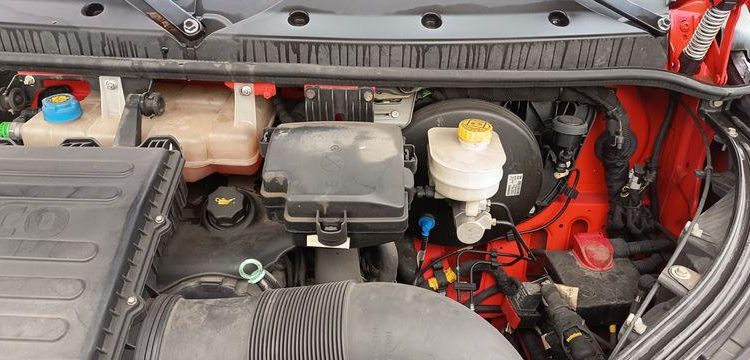 IVECO DAILY 35C13  BENNE AVEC COFFRE ACIER DIESEL – 179751 KMS – ANNEE 2016 ROUGE EG-549-AG