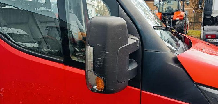 IVECO DAILY 35C13  BENNE AVEC COFFRE ACIER DIESEL – 179751 KMS – ANNEE 2016 ROUGE EG-549-AG