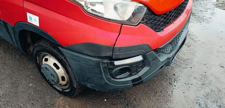 IVECO DAILY 35C13  BENNE AVEC COFFRE ACIER DIESEL – 179751 KMS – ANNEE 2016 ROUGE EG-549-AG