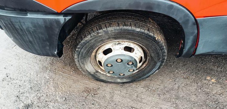 IVECO DAILY 35C13  BENNE AVEC COFFRE ACIER DIESEL – 179751 KMS – ANNEE 2016 ROUGE EG-549-AG