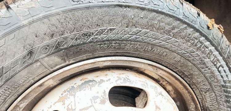 IVECO DAILY 35C13  BENNE AVEC COFFRE ACIER DIESEL – 179751 KMS – ANNEE 2016 ROUGE EG-549-AG