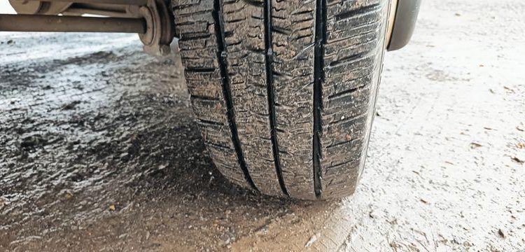 IVECO DAILY 35C13  BENNE AVEC COFFRE ACIER DIESEL – 179751 KMS – ANNEE 2016 ROUGE EG-549-AG