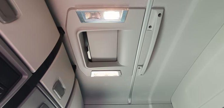 RENAULT T430  PTRA 44 TONNES DIESEL – 404609 KMS – ANNEE 2017 BLANC EN-493-CX