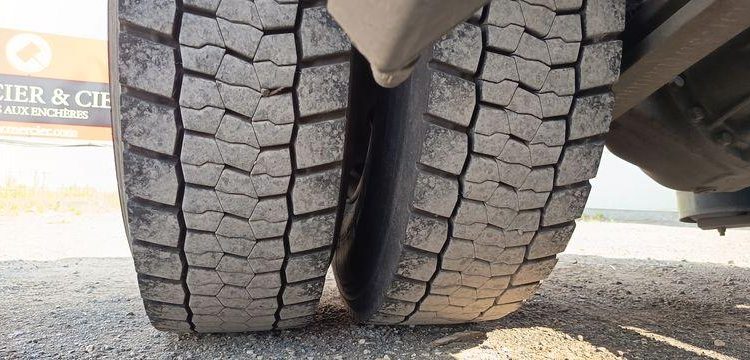 RENAULT T430  PTRA 44 TONNES DIESEL – 404609 KMS – ANNEE 2017 BLANC EN-493-CX