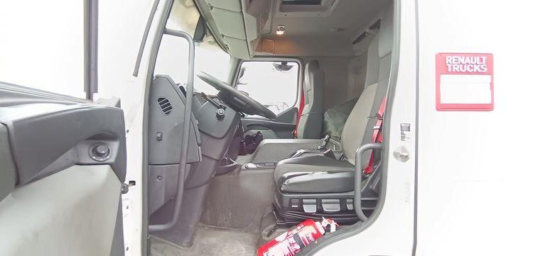 RENAULT PORTEUR D26 WIDE  PTAC : 26 TONNES – DIESEL – 523839 KMS – ANNEE 2017 BLANC EQ-821-FR