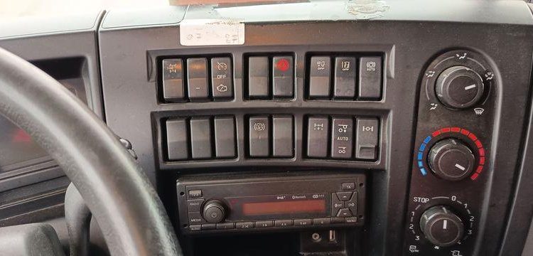 RENAULT PORTEUR D26 WIDE  PTAC : 26 TONNES – DIESEL – 523839 KMS – ANNEE 2017 BLANC EQ-821-FR