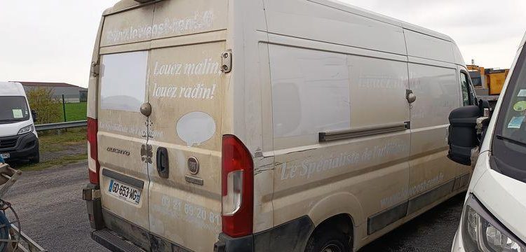 RENAULT PORTEUR D26 WIDE  PTAC : 26 TONNES – DIESEL – 523839 KMS – ANNEE 2017 BLANC EQ-821-FR