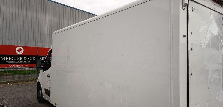 RENAULT PORTEUR D26 WIDE  PTAC : 26 TONNES – DIESEL – 523839 KMS – ANNEE 2017 BLANC EQ-821-FR