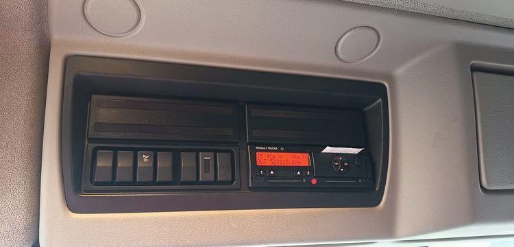 RENAULT PORTEUR D26 WIDE  PTAC : 26 TONNES – DIESEL – 523839 KMS – ANNEE 2017 BLANC EQ-821-FR