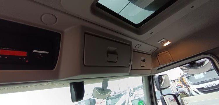 RENAULT PORTEUR D26 WIDE  PTAC : 26 TONNES – DIESEL – 523839 KMS – ANNEE 2017 BLANC EQ-821-FR