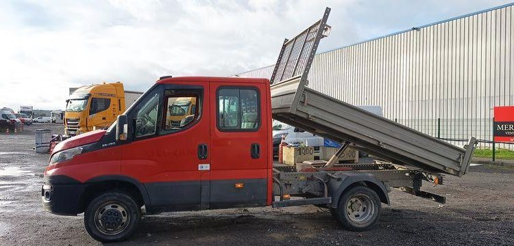 IVECO DAILY 35C12  BENNE DOUBLE CABINE – DIESEL – 132690 KMS – ANNEE 2017 ROUGE ER-705-EL
