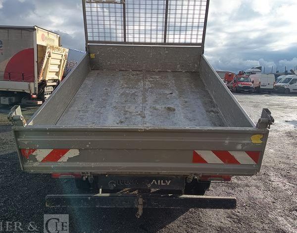 IVECO DAILY 35C12  BENNE DOUBLE CABINE – DIESEL – 132690 KMS – ANNEE 2017 ROUGE ER-705-EL