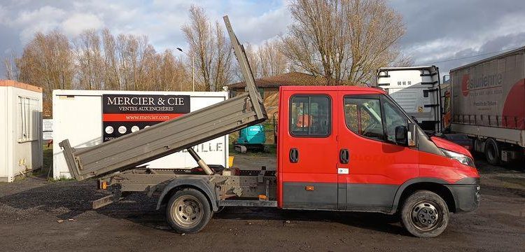 IVECO DAILY 35C12  BENNE DOUBLE CABINE – DIESEL – 132690 KMS – ANNEE 2017 ROUGE ER-705-EL