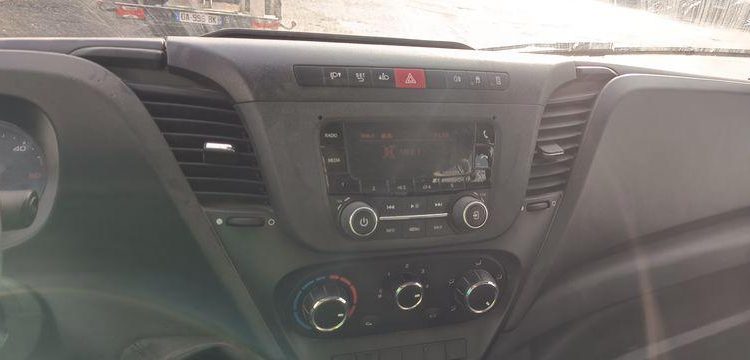 IVECO DAILY 35C12  BENNE DOUBLE CABINE – DIESEL – 132690 KMS – ANNEE 2017 ROUGE ER-705-EL