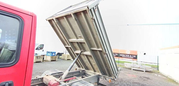 IVECO DAILY 35C12  BENNE DOUBLE CABINE – DIESEL – 132690 KMS – ANNEE 2017 ROUGE ER-705-EL