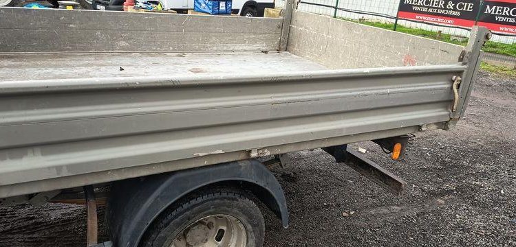 IVECO DAILY 35C12  BENNE DOUBLE CABINE – DIESEL – 132690 KMS – ANNEE 2017 ROUGE ER-705-EL