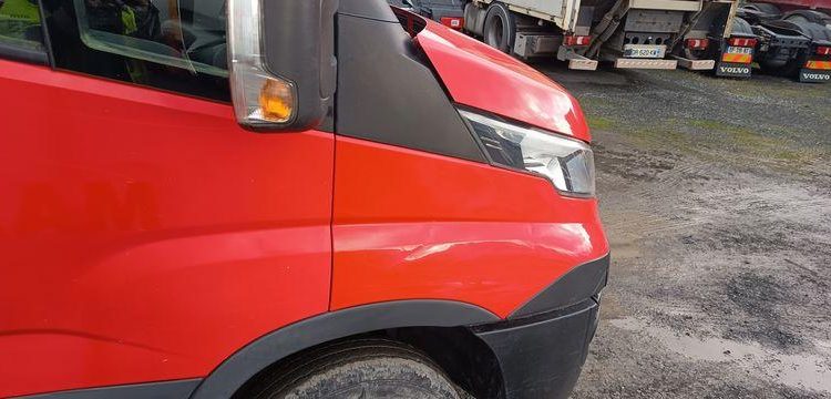 IVECO DAILY 35C12  BENNE DOUBLE CABINE – DIESEL – 132690 KMS – ANNEE 2017 ROUGE ER-705-EL