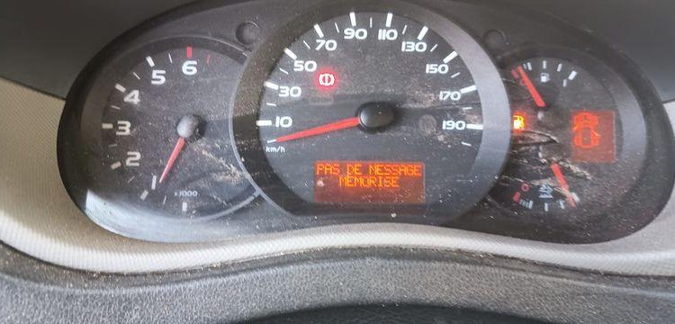 RENAULT MASTER AVEC NACELLE FRANCE ELEV 121 FCC – 11M – DIESEL – 1700 H – ANNEE 2017 ROUGE ES-003-DL