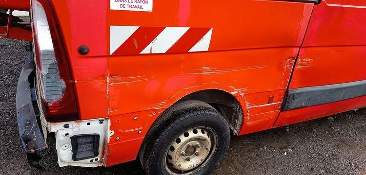 RENAULT MASTER AVEC NACELLE FRANCE ELEV 121 FCC – 11M – DIESEL – 1700 H – ANNEE 2017 ROUGE ES-003-DL