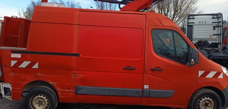 RENAULT MASTER AVEC NACELLE FRANCE ELEV 121 FCC – 11M – DIESEL – 1700 H – ANNEE 2017 ROUGE ES-003-DL