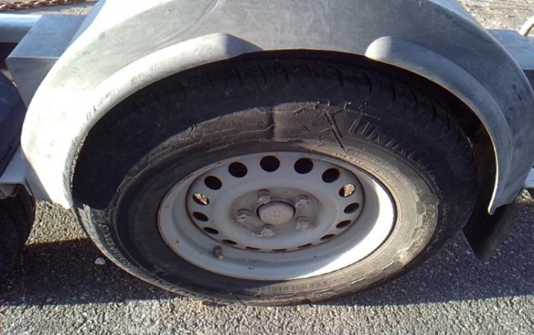 HUBIERE REMORQUE PORTE ENGIN 3T5  ET-481-KJ