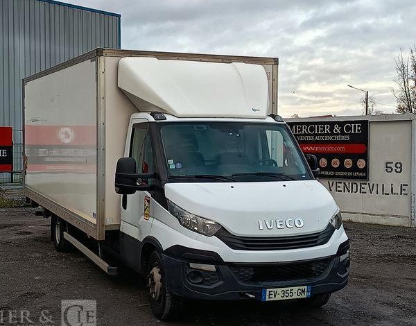 IVECO DAILY 136 72C14G AVEC HAYON DHOLLANDIA – GAZ – 219550 KMS – ANNEE 2018 BLANC EV-355-GM