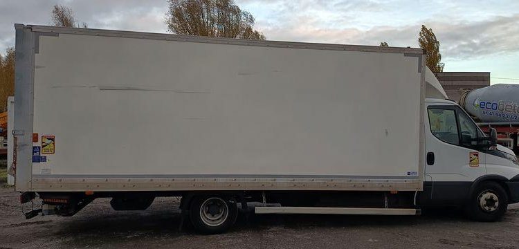 IVECO DAILY 136 72C14G AVEC HAYON DHOLLANDIA – GAZ – 219550 KMS – ANNEE 2018 BLANC EV-355-GM