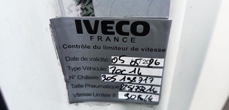 IVECO DAILY 136 72C14G AVEC HAYON DHOLLANDIA – GAZ – 219550 KMS – ANNEE 2018 BLANC EV-355-GM