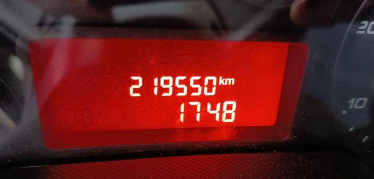 IVECO DAILY 136 72C14G AVEC HAYON DHOLLANDIA – GAZ – 219550 KMS – ANNEE 2018 BLANC EV-355-GM